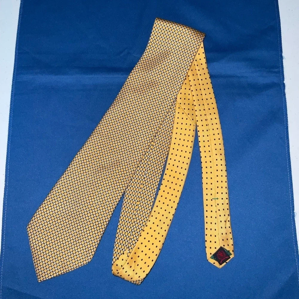 Vintage Tommy Hilfiger Men's Neck Tie Yellow Geometric 100% Silk Made in USA